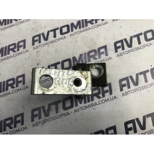 Петля передних правых дверей верхний Fiat Punto 3 2005-2018 51825646